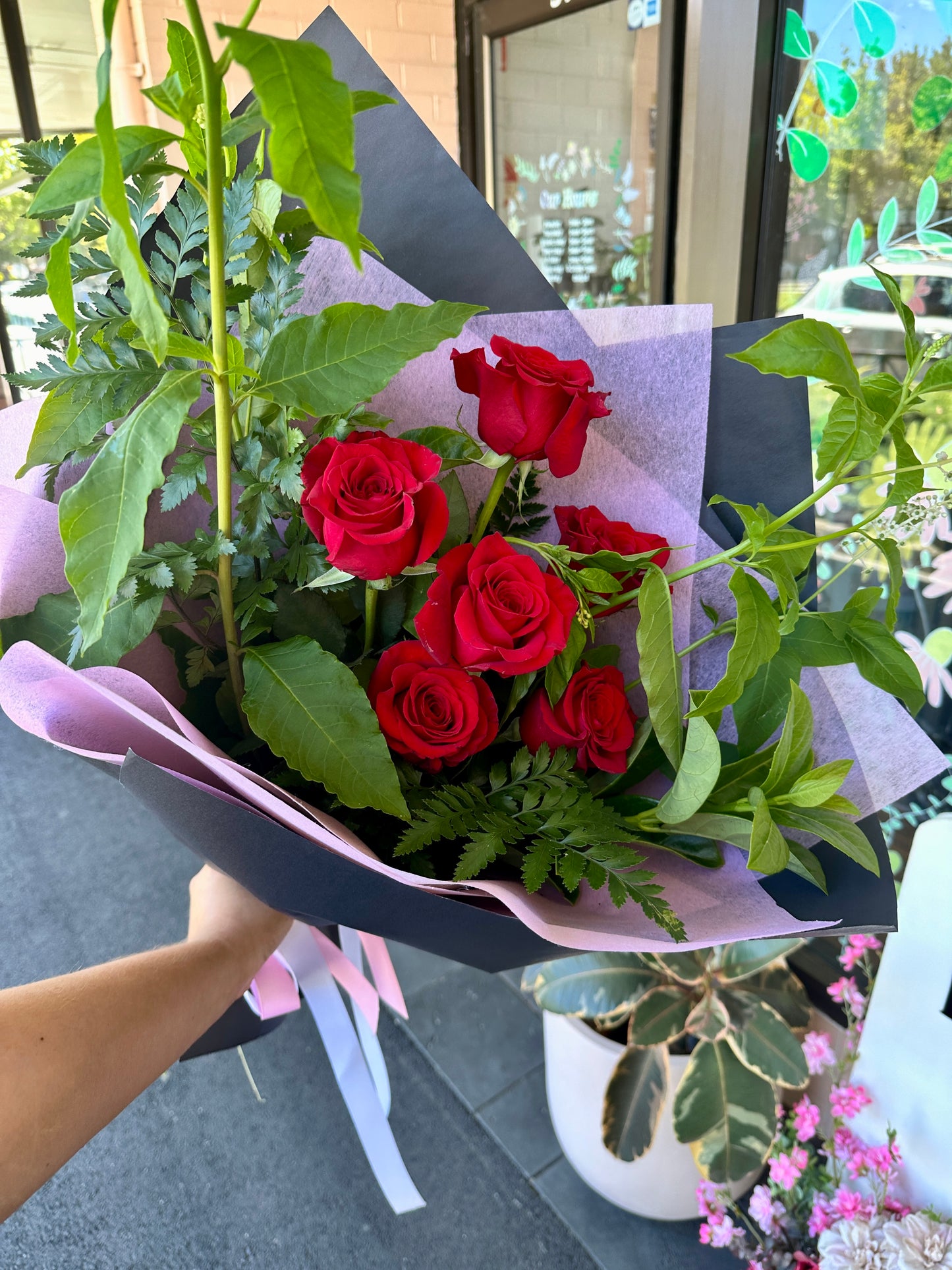 6 Premium Roses
